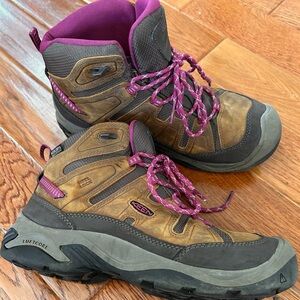 Keen Women's Winter Hiking Boots - Brown and Pink 9.5
